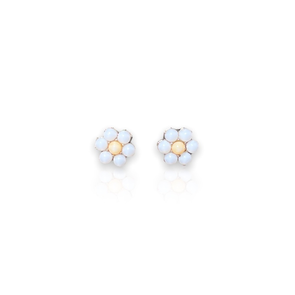 ✧ Daisy stud earrings 🌼